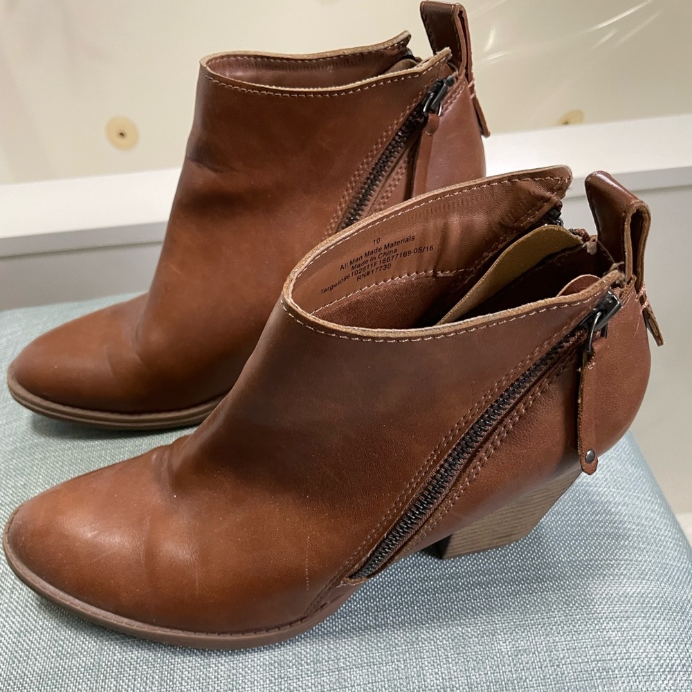 Heeled booties